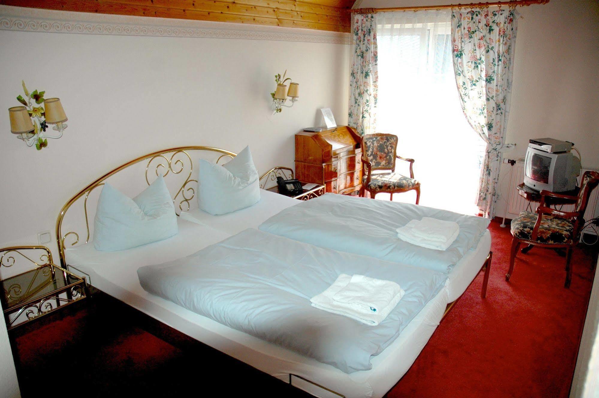 Zum Neuen Schwan Otel Walluf Dış mekan fotoğraf
